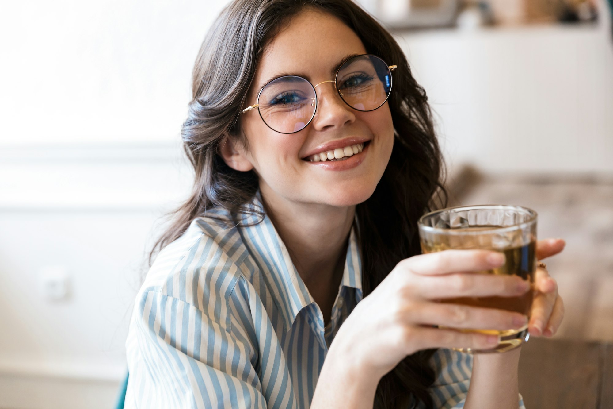 Close up of a smiling young brunette woman